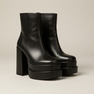 Steve Madden Cobra Black Platform Boots - Women's Size 7.5 - Brand New